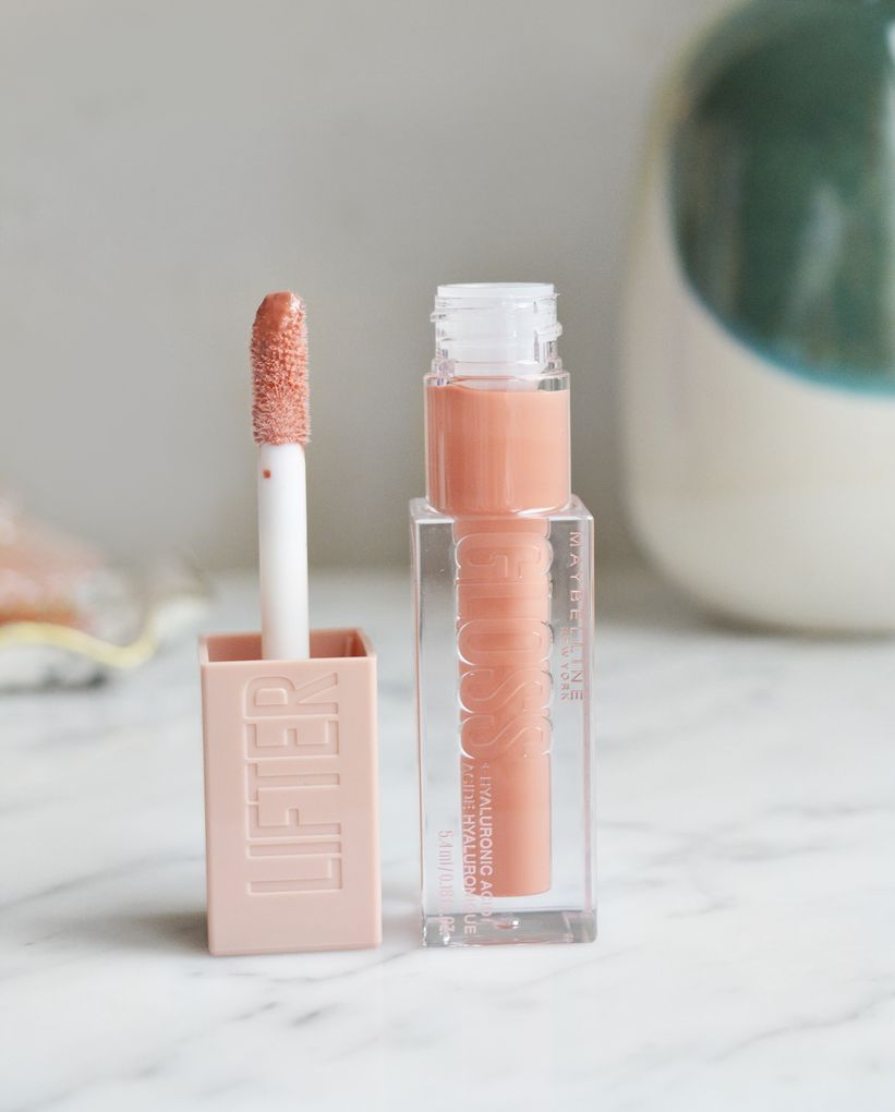 Dolgun ve kalkık dudaklar için lip gloss