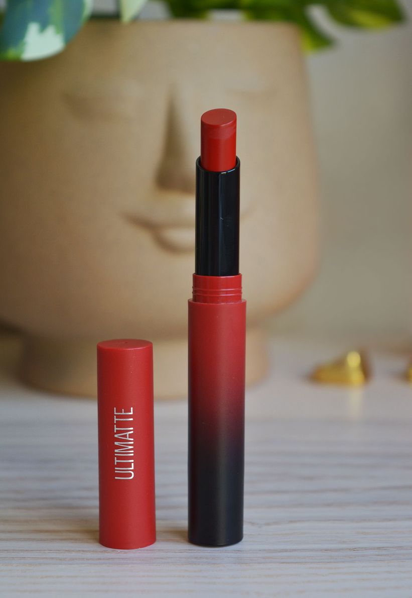 4. Maybelline Ultimatte - 299 More Scarlet