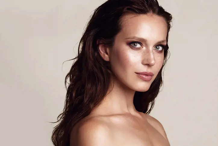 14. Saçlarını geriye doğru şekillendir