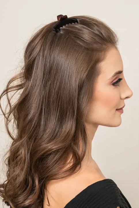 25. Saç tokası kullan