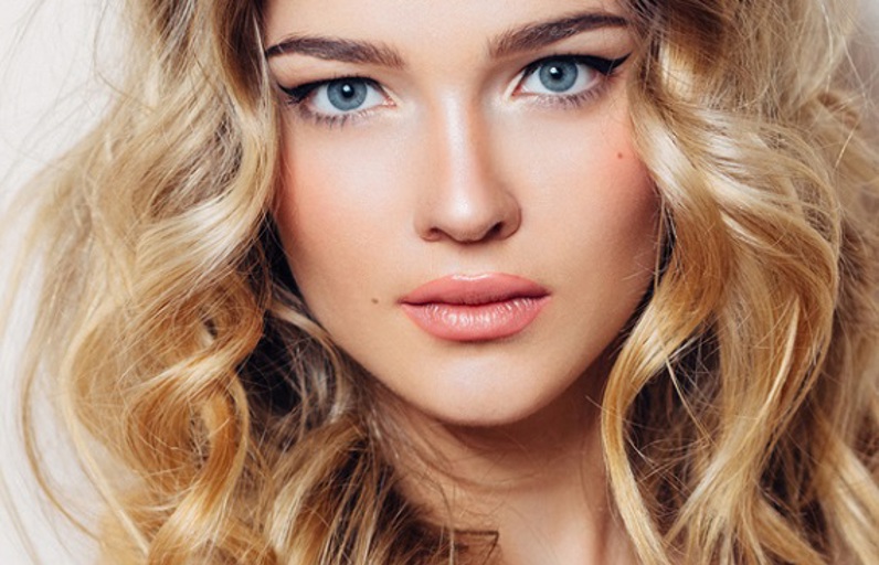 Orta boy düz saç kesimi