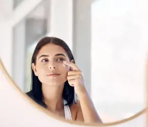 Vazelin Nedir, Ne İşe Yarar? Cilt Bakımında Kullanım Rehberi