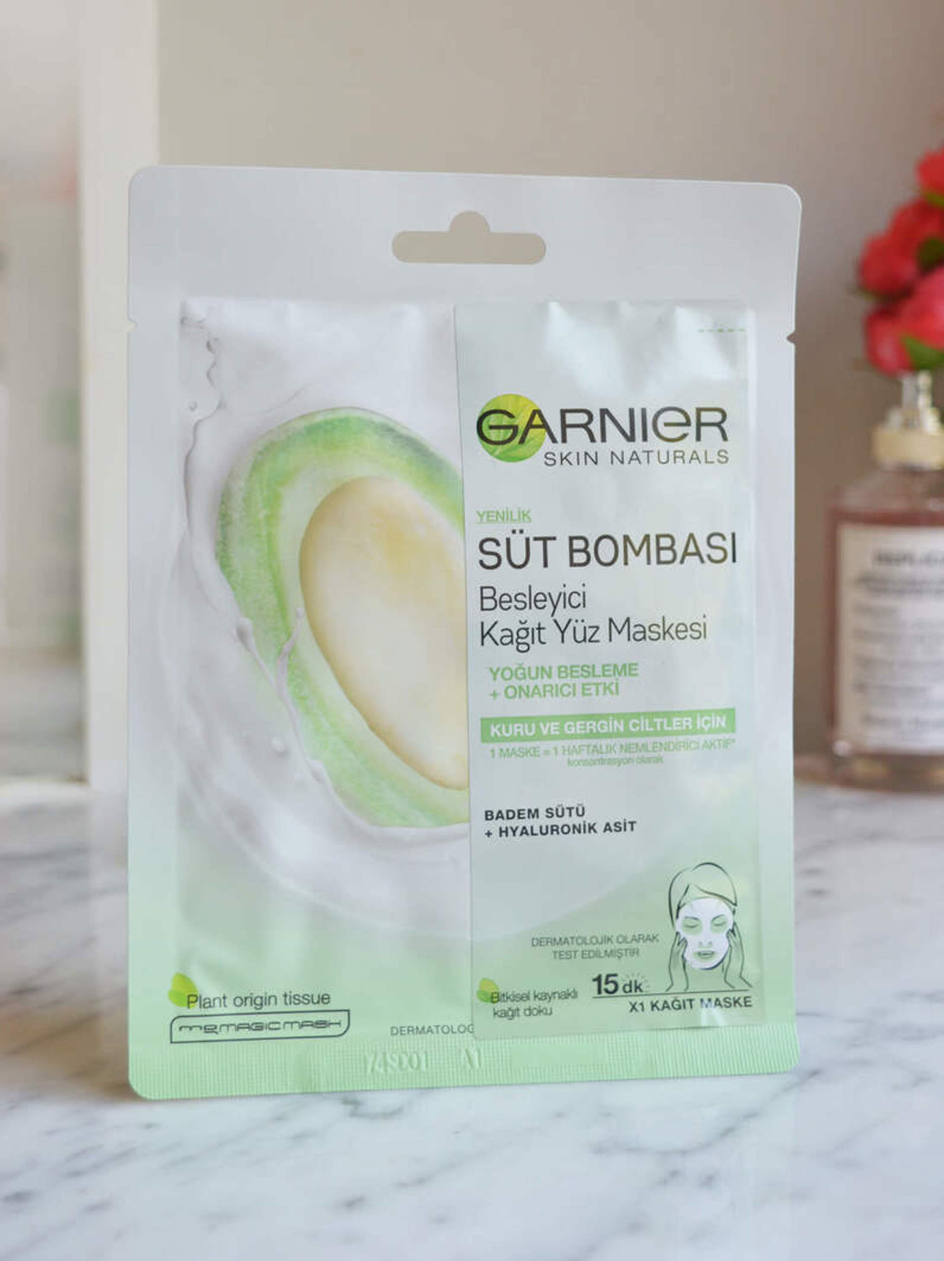 Garnier Süt Bombası Besleyici Kağıt Yüz Maskesi Badem Sütü
