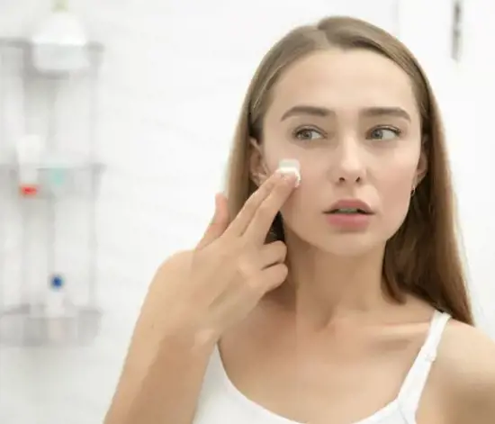 Akneye Eğilimli Cilt: Sebepler ve Bakım Önerileri