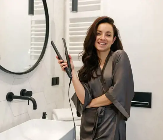 Düzleştirici ile Dalgalı Saç Yapımı: Adım Adım Rehber