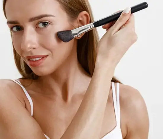 Anti-Blush Trendi: Allıksız Makyaj İpuçları