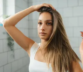 Yağlı Saçlar Nasıl Kontrol Altına Alınır?