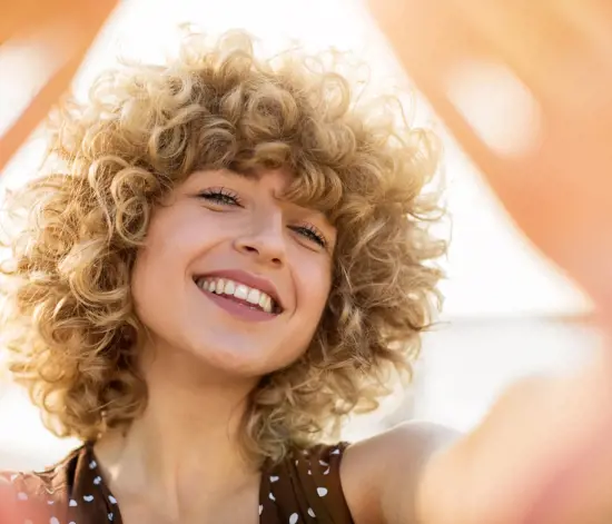 ​Kısa Kıvırcık Saçlılar için 15 Kurtarıcı Saç Modeli