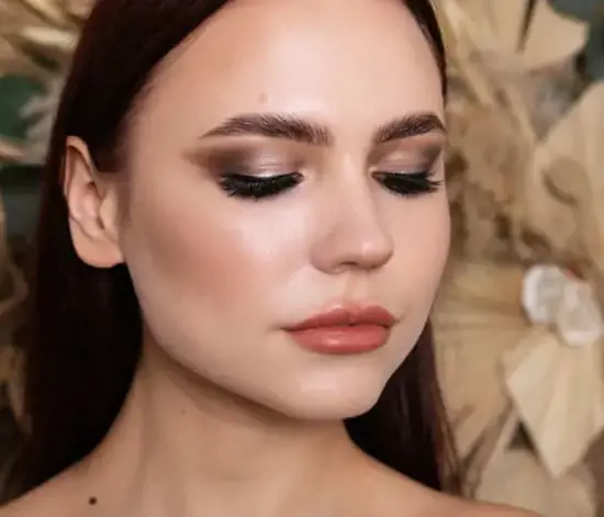 Glam Makyaj: Göz Alıcı ve Lüks Bir Görünüm