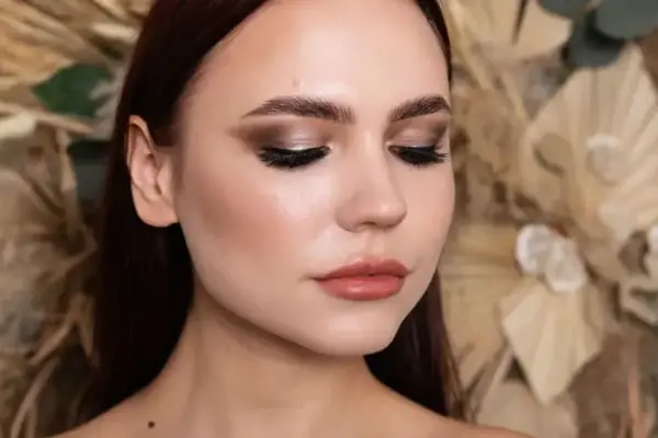 Glam Makyaj: Göz Alıcı ve Lüks Bir Görünüm