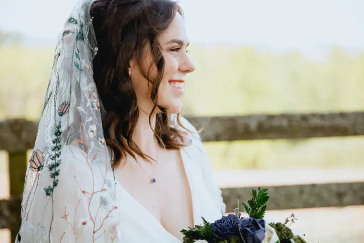 4. Kısa saçlar için kır düğünü saç modeli