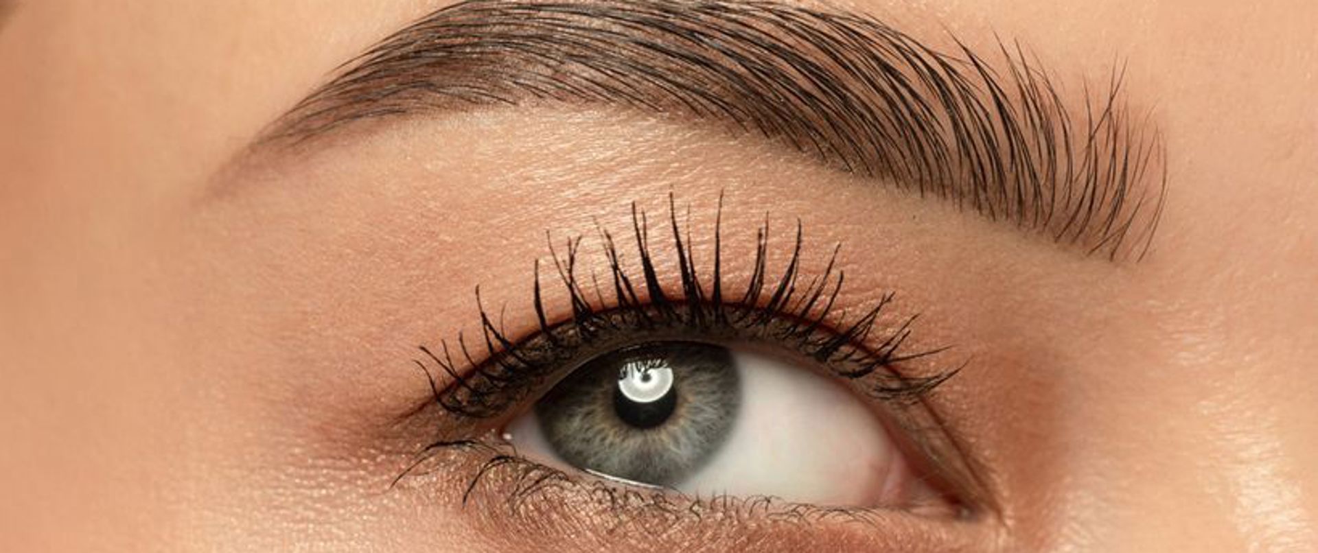 Düşük göz kapaklıların bilmesi gereken 6 göz makyajı uygulaması