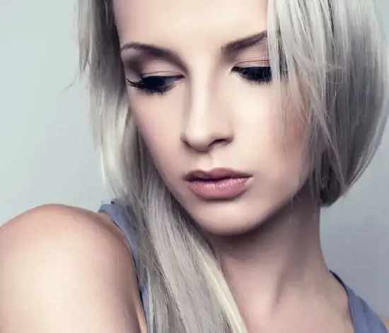 Küllü Gri Saç Rengi Hakkında Bilmen Gereken Her Şey!
