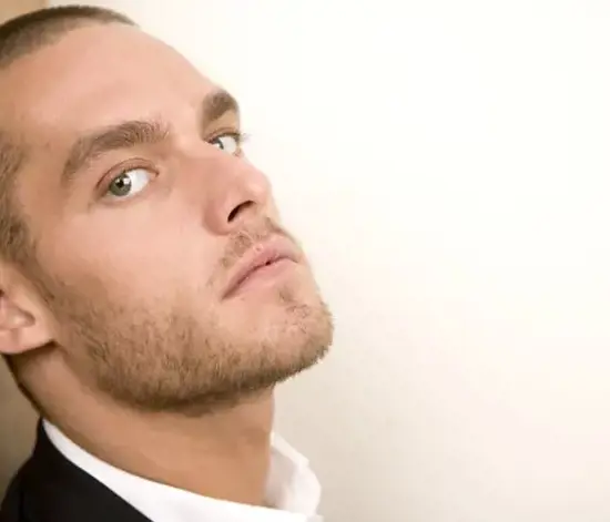 Buzz Cut Saç Modeli için 30 Trendy Fikir