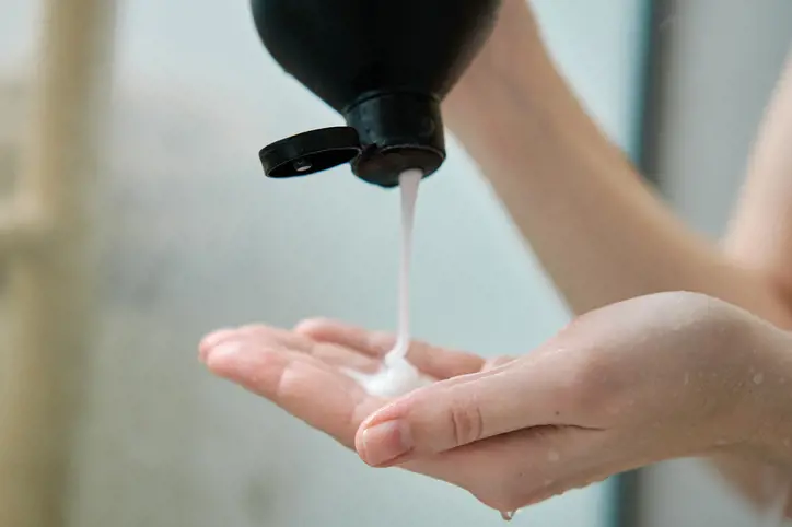 7. Saç kremini es geçmek