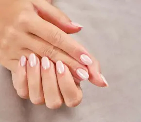 Bu Yazın Trendi: "Grandma" Manikürü Nedir ve Nasıl Yapılır?