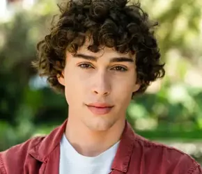 Kıvırcık Saçlı Erkekler için Yaza Özel Saç Modelleri