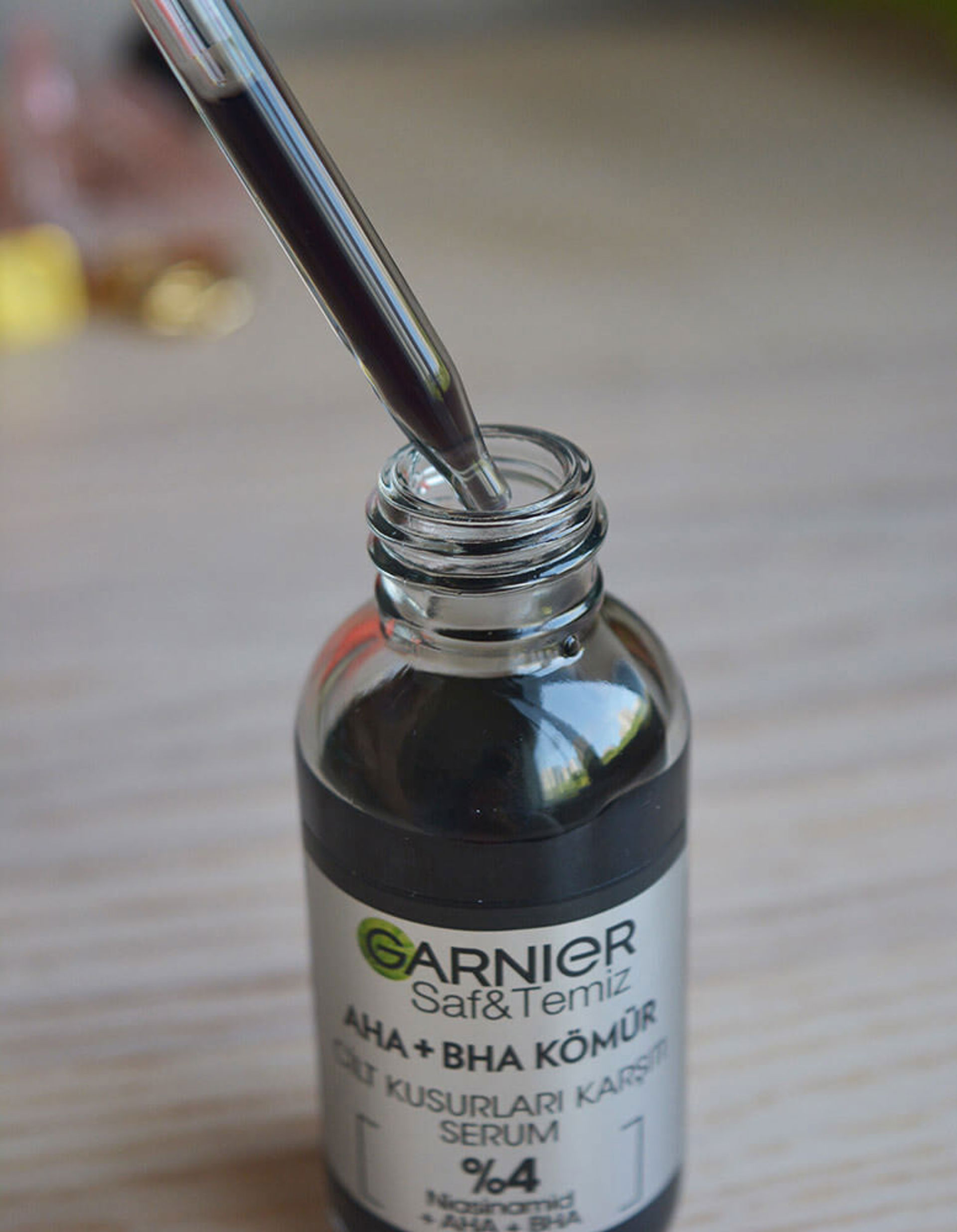 Deniyoruz: Garnier AHA + BHA Kömür Cilt Kusurları Karşıtı...