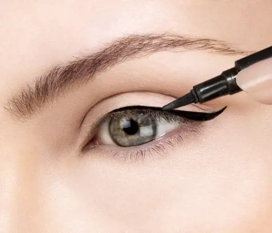 3 Kolay Teknikle Eyeliner Nasıl Sürülür?