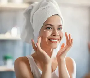 Göz Altı Morluğu için En İyi Krem Önerileri