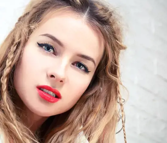 7 Adımda Bohem ve Romantik Örgü Saç Modeli Yapımı
