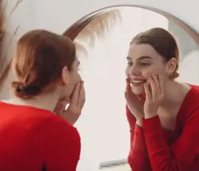 Dünya Aynada Kendine İltifat Etme Günü