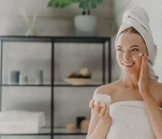 Parlak ve Işıl Işıl Bir Cilt için En İyi Nemlendirici Önerileri