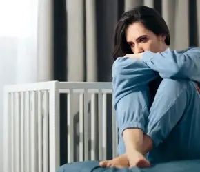 Postpartum Dönem Nedir? Lohusa Depresyonu Belirtileri